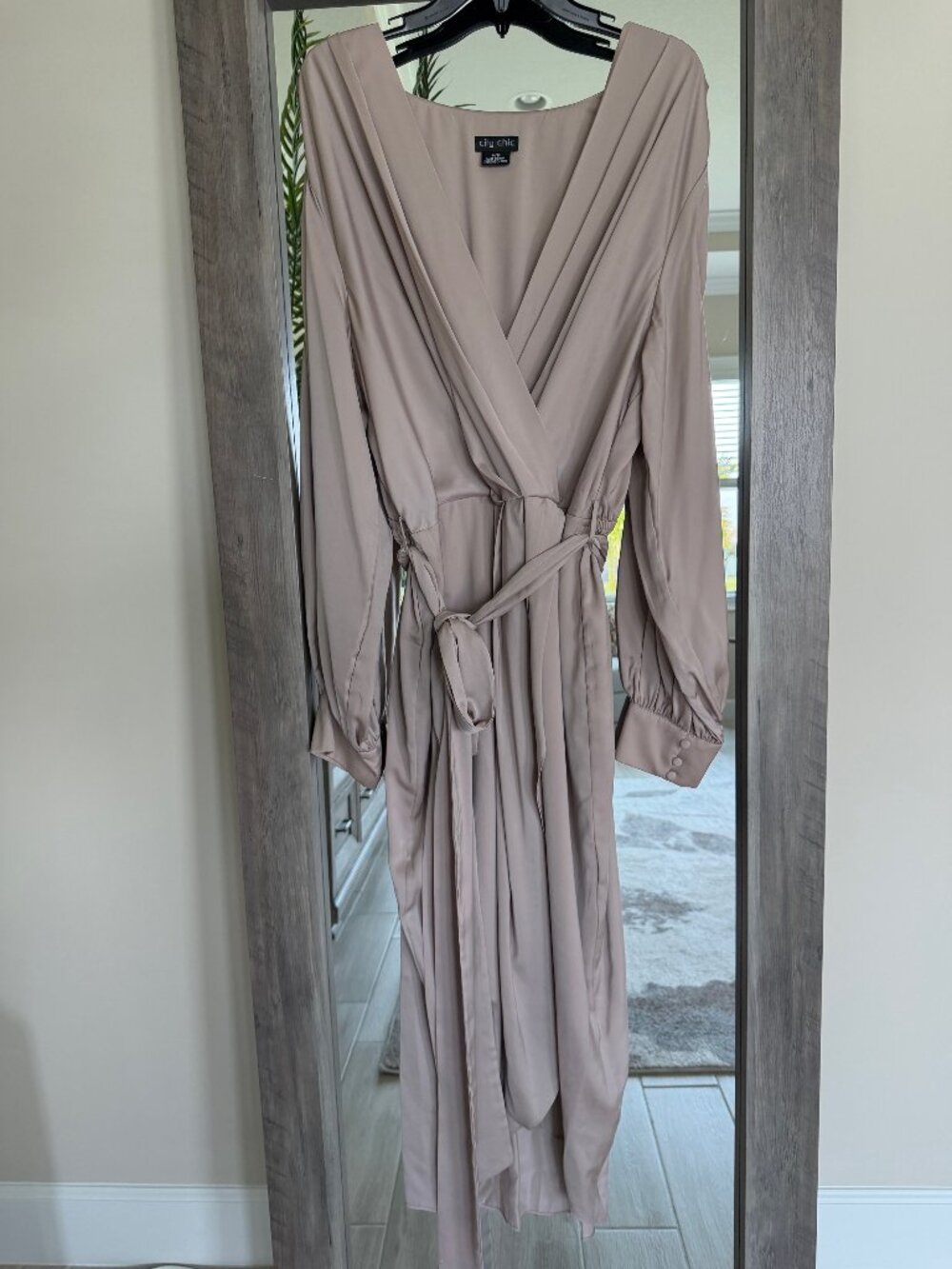 🤍✨ NWOT City Chic “Opulent” Maxi Dress ✨🤍